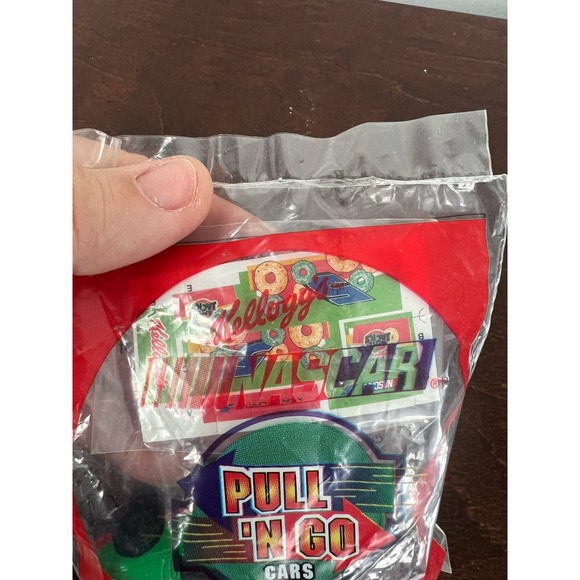Vintage New in bag Kellogg's Nascar Apple Jacks Pull 'n Go Car 1999 #5 - Picture 3 of 3